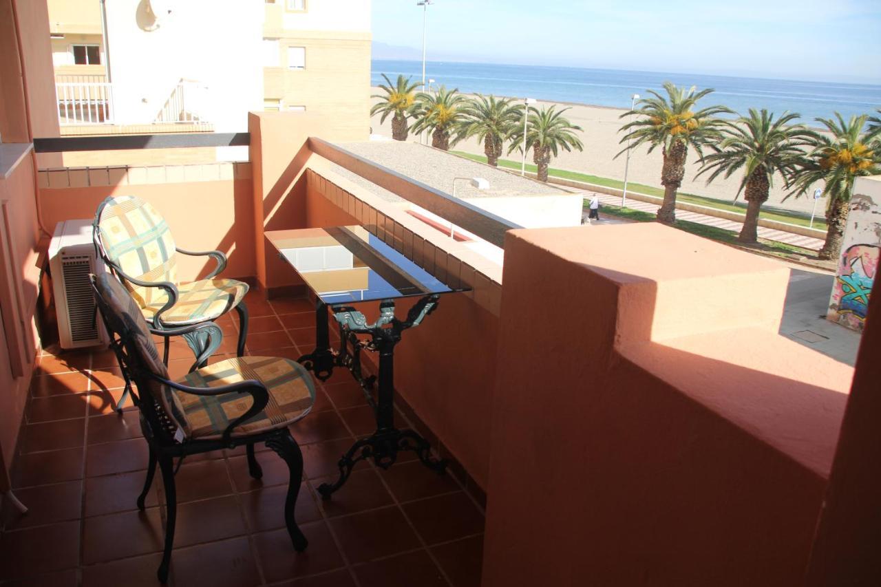 Apartamento En Primera Linea De Playa, Con Vistas A La Playa Y Con Wifi Рокетас-де-Мар Екстер'єр фото